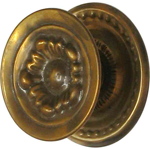 Knopf alt für antike Schränke, Ø 46 mm, mit Rosette, Messing patiniert. Aus Blech gestanzt und geprägt.