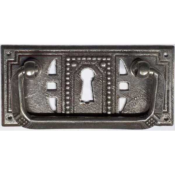 Griffbeschlag mit Schlüsselloch, altverzinnt, Möbelbeschläge im Jugendstil, antike Möbelgriffe Messing