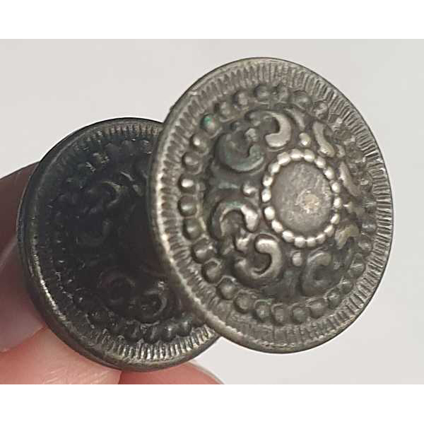 Messingknopf antik Gründerzeit, Ø 21mm Möbelknopf mit Rosette altverzinnt.