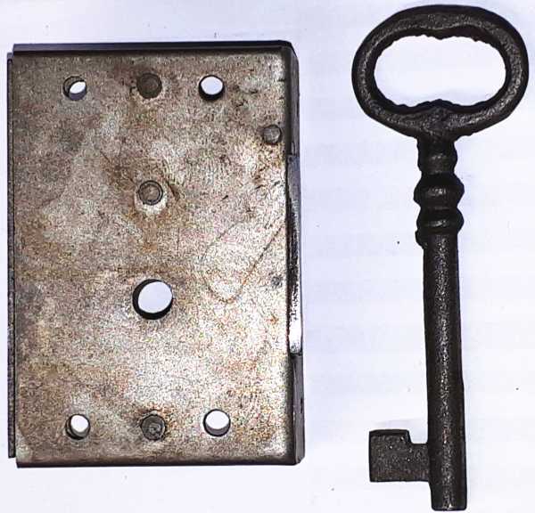 Kastenschloss alt für sehr kleine rechte Türen, Eisen, mit Schlüssel, Dorn 20mm rechts