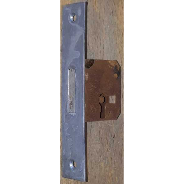 Einsteckschloss mit altverzinnter Stulpe, mit Schlüssel, Eisen, Dorn 20mm rechts, für alten Schrank oder antike Kommode