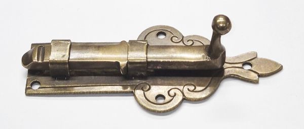 Möbelriegel antik, Riegel, gerade, Messing patiniert. Aus Blech gestanzt und geprägt. Schieber gegossen.