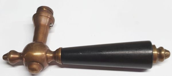 Türklinken Landhaus, Drückerpaar aus Messing gegossen und patiniert, Griffstück schwarz