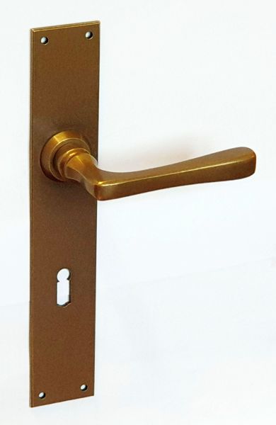 Halbgarnitur in Messing antik patiniert, alte Türklinke mit Türschild, antiker Türbeschlag rustikal, für eine alte Messing Garnitur