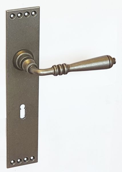 Haustürbeschlag Jugendstil, Eisen altgrau, Landhaus Türklinke mit Türschild, antike Türbeschläge für eine schöne alte Tür