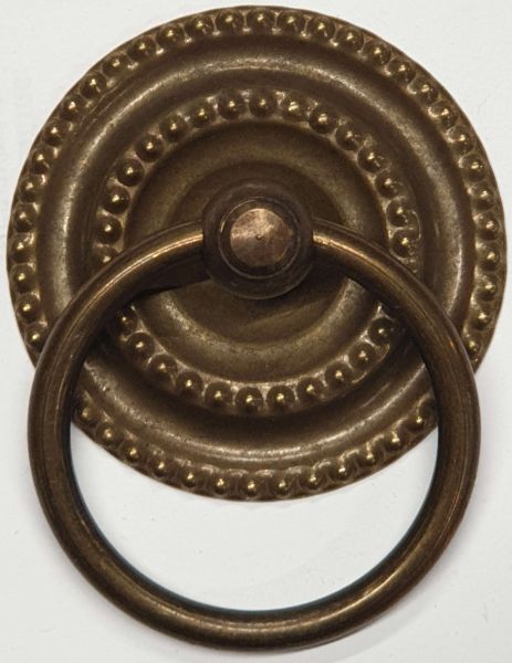 Historische Möbelgriffe antike, Ringgriff alter aus Messing gefertigt und patiniert