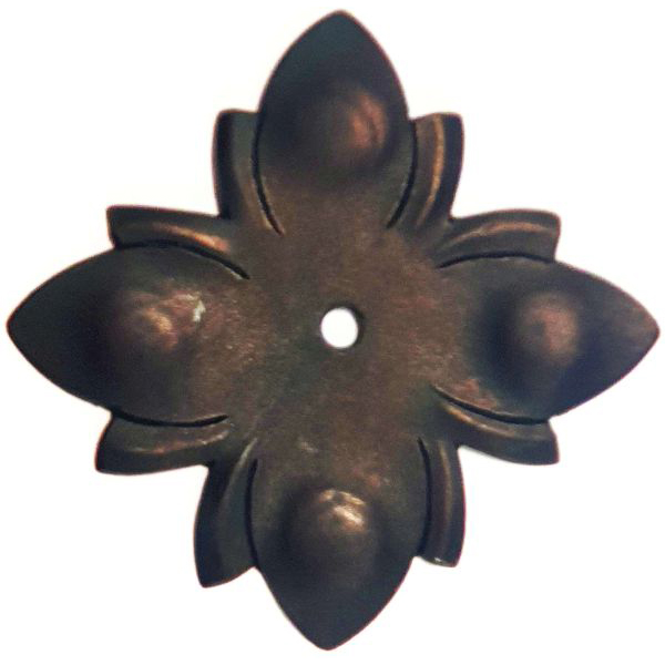 Rosette, Eisen gerostet. In Handarbeit gefertigt, ziselliert und getrieben. Bohrung 4,5mm, nur noch 2 Stück verfügbar (HL)