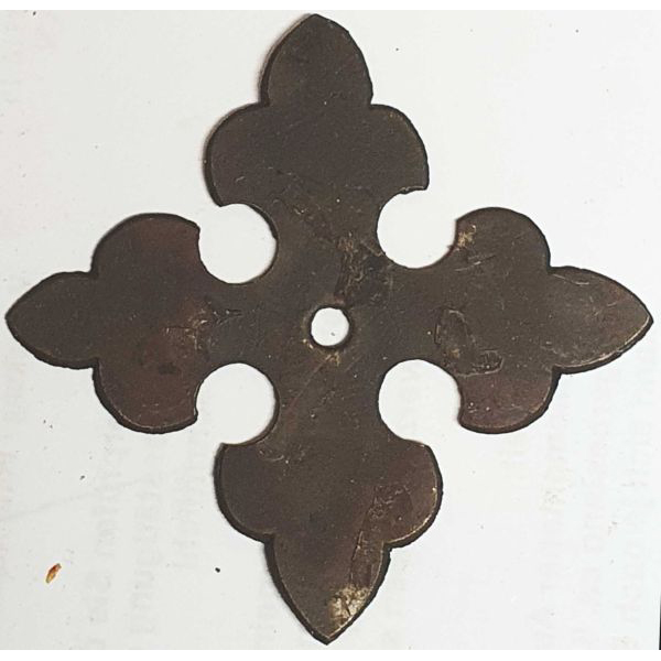 Rosette, Eisen gerostet. In Handarbeit gefertigt. Bohrung 4,5mm (HL)