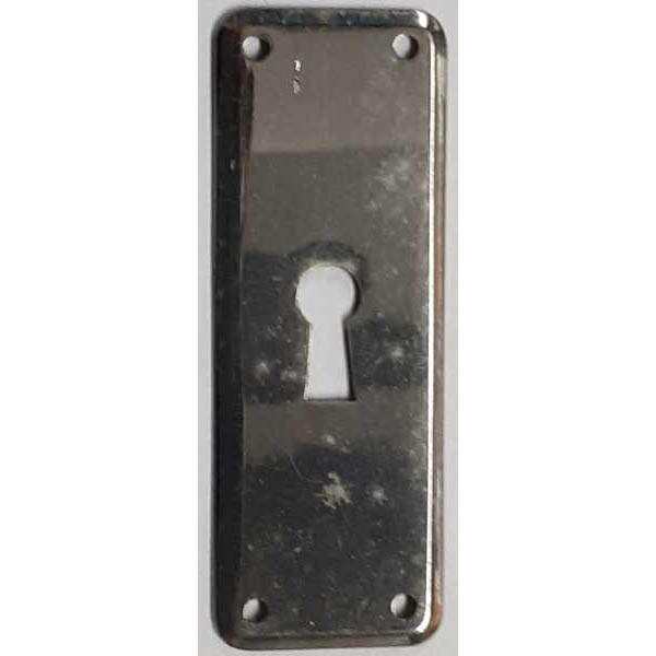 Schlüsselschild, Originalbeschlag, vernickelt und leicht oxidiert, aus Blech gestanzt und geprägt