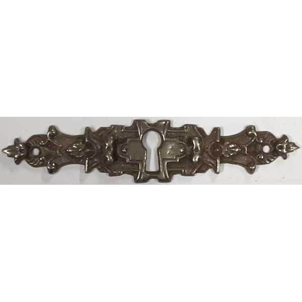 Schlüsselschild vernickelt, aus Messing gestanzt und geprägt, dann vernickelt. Gründerzeit Originalbeschlag, Einzelstück, nur 1 Stück verfügbar