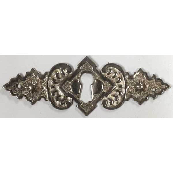 Schlüsselschild vernickelt, aus Messing gestanzt und geprägt, dann vernickelt. Gründerzeit Originalbeschlag, Einzelstück, nur 1 Stück verfügbar