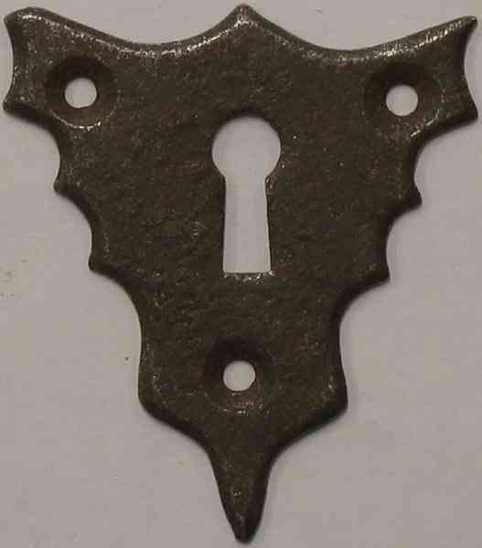 Schlüsselschild Eisen rostig, gotisches Truhenschild