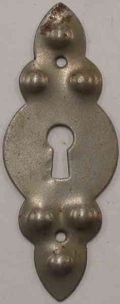 Schlüsselschild, Eisen blank, von Hand getrieben