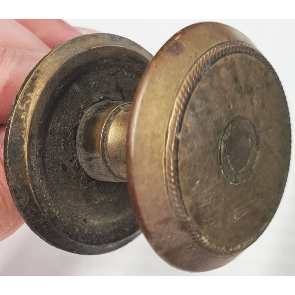 Haustürmittelknopf original alt, Messing patiniert, antiker schöner Knopf mit 47x3,5mm Rosette, nur noch 1 Stück verfügbar