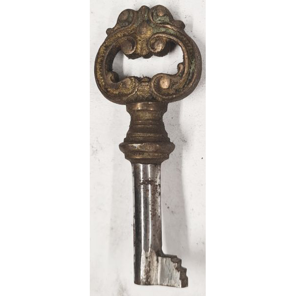 Schlüssel antike alte Form, aus Eisen mit Messingreide mit gefrästem Chubbart für Schließung 6 zierlich, nur 1 x verfügbar