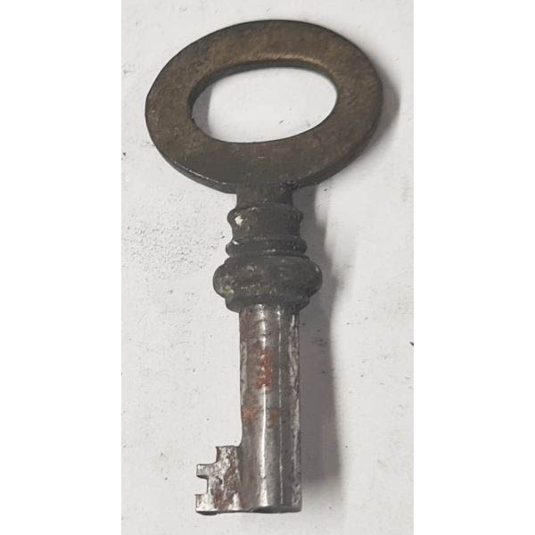 Schlüssel antike alte Form, aus Eisen mit Messingreide mit gefrästem Chubbart für Schließung 5 zierlich