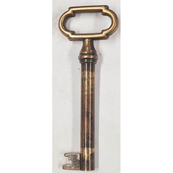 Schlüssel antike alte Form, aus Messing patiniert mit gefrästem Chubbart für Schließung 2, nur noch 1 Stück verfügbar