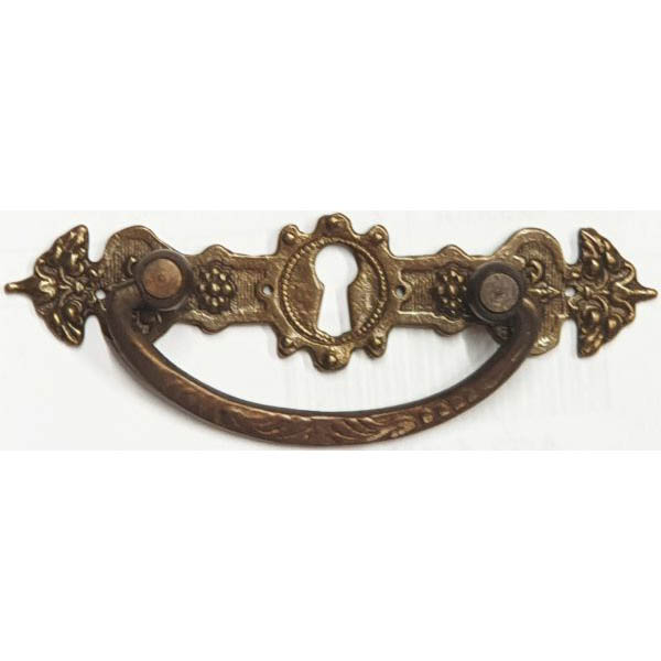 Historischer antiker Griff, Messing auf alt patiniert, mit Schlüsselloch, nur noch 2 Stück verfügbar.