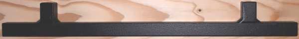 Griff Eisen schwarz lackiert, aus 14mm Vierkantstahl gefertigt, mit Innengewinde zum Durchschrauben. Lichter Abstand: 14mm