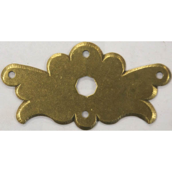 Rosette, Messing patiniert. Aus Blech gestanzt und geprägt. Zum Kombinieren mit Knöpfen oder Ringen.