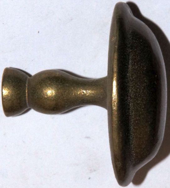 Knopf, oval, Messing patiniert, antiker Möbelknopf Bild 2