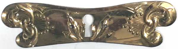 Original altes Schlüsselschild Jugendstil, Messing roh, aus Blech gestanzt und geprägt.
