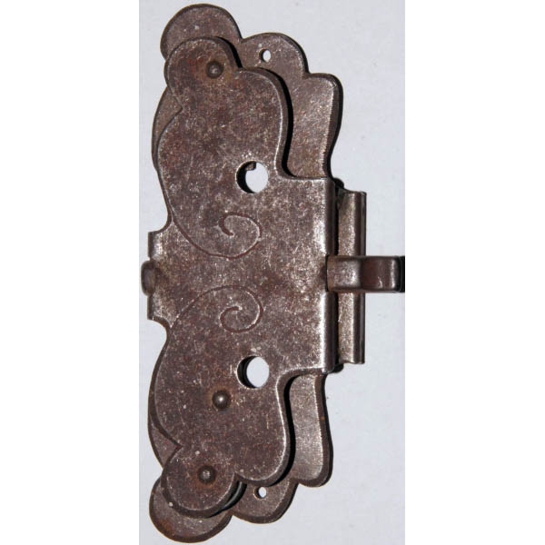Vitrinenschloss mit Stulpe, Eisen gerostet mit Schlüssel, Dorn 25mm, rechts und links verwendbar, mit Schlüssel. Nur noch 2 Stück verfügbar.