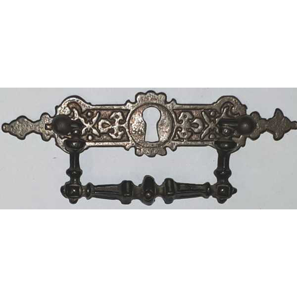 Griff antik, nachgegossen, Messing dunkel patiniert, Platte: 127x29. Einzelstück, nur noch 1 Stück verfügbar.