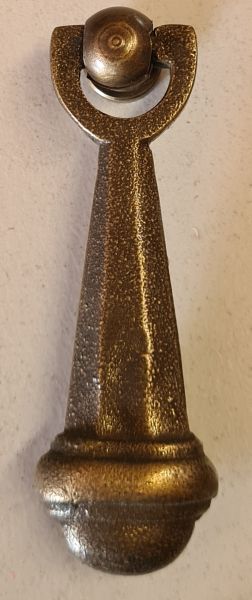 Fallgriff alt, Messing gegossen und patiniert. Antike Beschläge für Schubladen aus Messing gegossen, Einzelstück, nur 1 x verfügbar