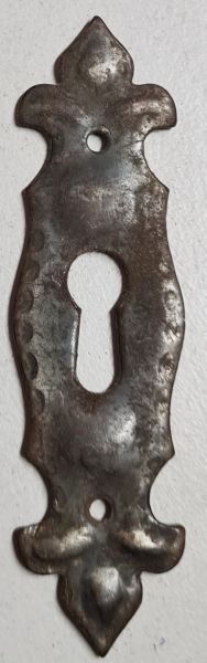 Schlüsselschild, Eisen patiniert und durchgerieben. Aus Blech gestanzt und geprägt, Einzelstück, nur 1 x verfügbar