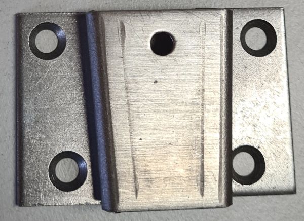 Keilbeschlag Oberteil, Eisen roh. Aus Blech gestanzt und geprägt, nur noch 1 Stück verfügbar, Restposten