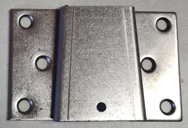 Keilbeschlag Oberteil, Eisen roh. Aus Blech gestanzt und geprägt, nur noch 1 Stück verfügbar, Restposten