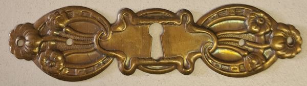 Schlüsselschild, Messing hell patiniert, aus Blech gestanzt, originaler Beschlag, nur 1 x verfügbar