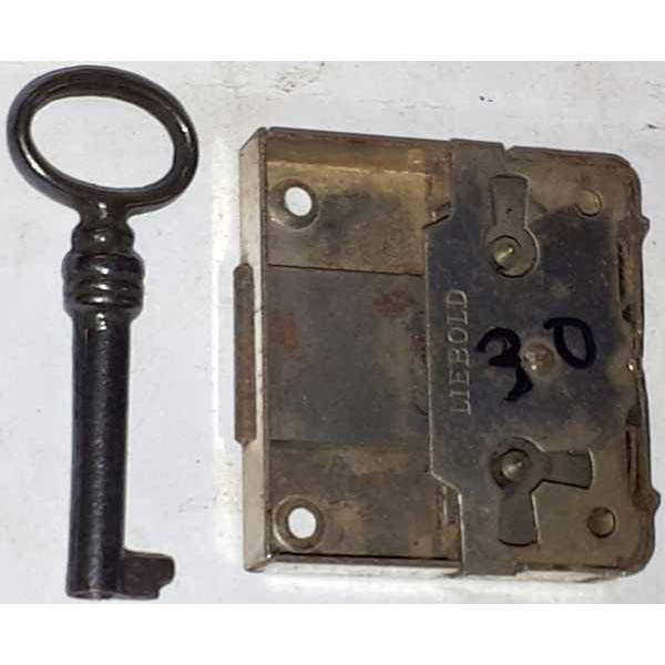 Kastenschloss, Dorn 30mm, rechts und links verwendbar, antik, alt, Eisen vernickelt. Einzelstück, nur noch 1 Stück verfügbar.