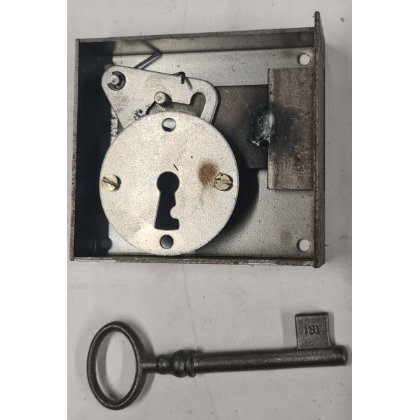 Kastenschloss, Dorn 45mm, links, antik, alt, Eisen roh, mit Schlüssel