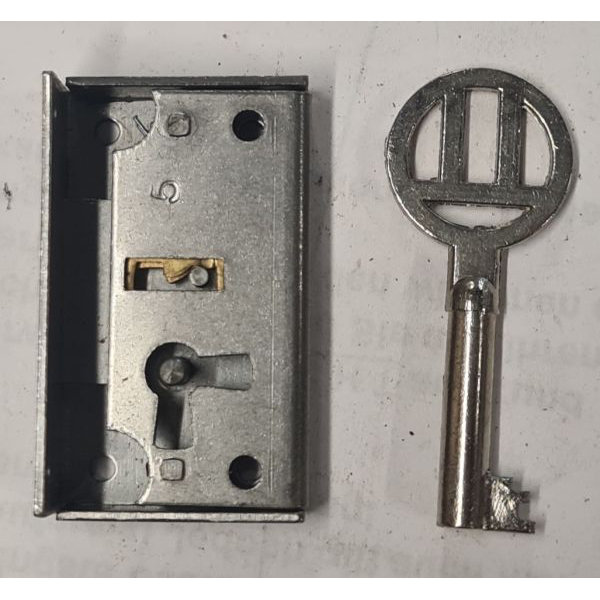 Mini-Kastenschloss mit Stulp, Eisen blank, mit vernickeltem Schlüssel, Dorn 12mm rechts, nur noch 4 x verfügbar