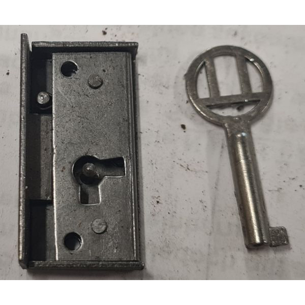 Mini-Kastenschloss mit Stulp, Eisen blank, mit Schlüssel vernickelt, Dorn 10mm rechts, Einzelstück, nur noch 1 x verfügbar