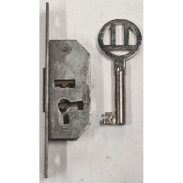 Einsteckschloß, mit Eisenschlüssel und eckiger Stulpe, alt, Dorn 7,5mm rechts.