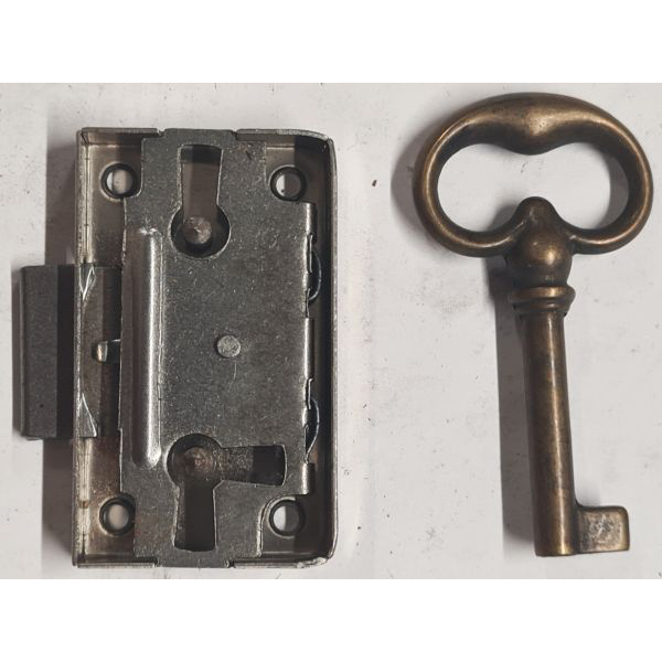 Kastenschloss, Dorn 15mm, rechts und links verwendbar, Eisen, mit Messingschlüssel, nur 1 Stück verfügbar