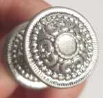 Messingknopf antik Gründerzeit, Ø 21mm Möbelknopf mit Rosette hell verzinnt.