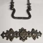 Möbelgriffe antik aus der Gründerzeit, Griffbeschlag ohne Schlüsselloch aus altverzinnt