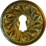 Altes antikes Schlüsselschild, aus Messingblech gestanzt und patiniert
