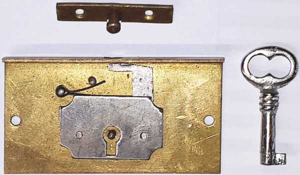 Einlaßschatullenschloß alt, aus Messing roh, mit Schlüssel, Dorn 28mm. Für kleine Truhen oder Schmuckkästchen