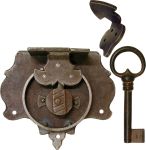 Antik Truhenschloss wie aus dem Mittelalter mit Haken und Schlüssel, Eisen gerostet, Dornmaß 60mm, Truhenschlösser antike alte