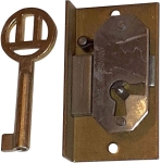 Einlassschloß alt, antik, Messing roh, mit hell vermessingtem Schlüssel, Dornmaß 14mm links