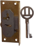 Einlassschloß alt, antik, Messing roh, mit vernickeltem Schlüssel, Dornmaß 16mm rechts