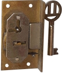 Einlassschloß altes, antikes, Messing roh, mit Schlüssel, Dornmaß 22mm rechts