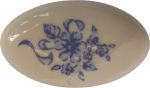 Porzellanknopf alt, blau bemaltes alt-weißes Porzellan, altvermessingter Sockel, Möbelknopf Keramik
