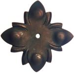 Rosette, Eisen gerostet. In Handarbeit gefertigt, ziselliert und getrieben. Bohrung 4,5mm, nur noch 2 Stück verfügbar (HL)