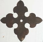 Rosette, Eisen gerostet. In Handarbeit gefertigt. Bohrung 4,5mm (HL)